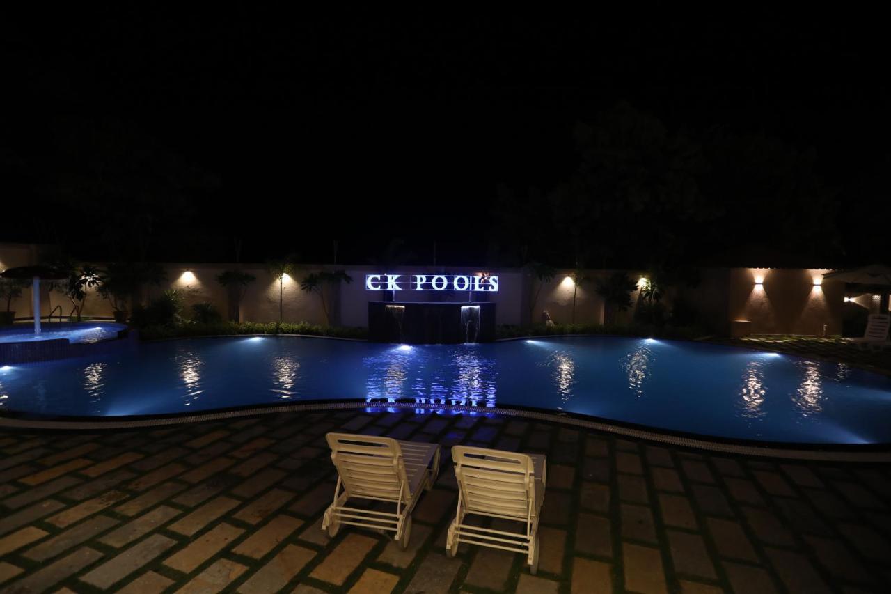 Chandan Kasturi Resort Dariāwad エクステリア 写真